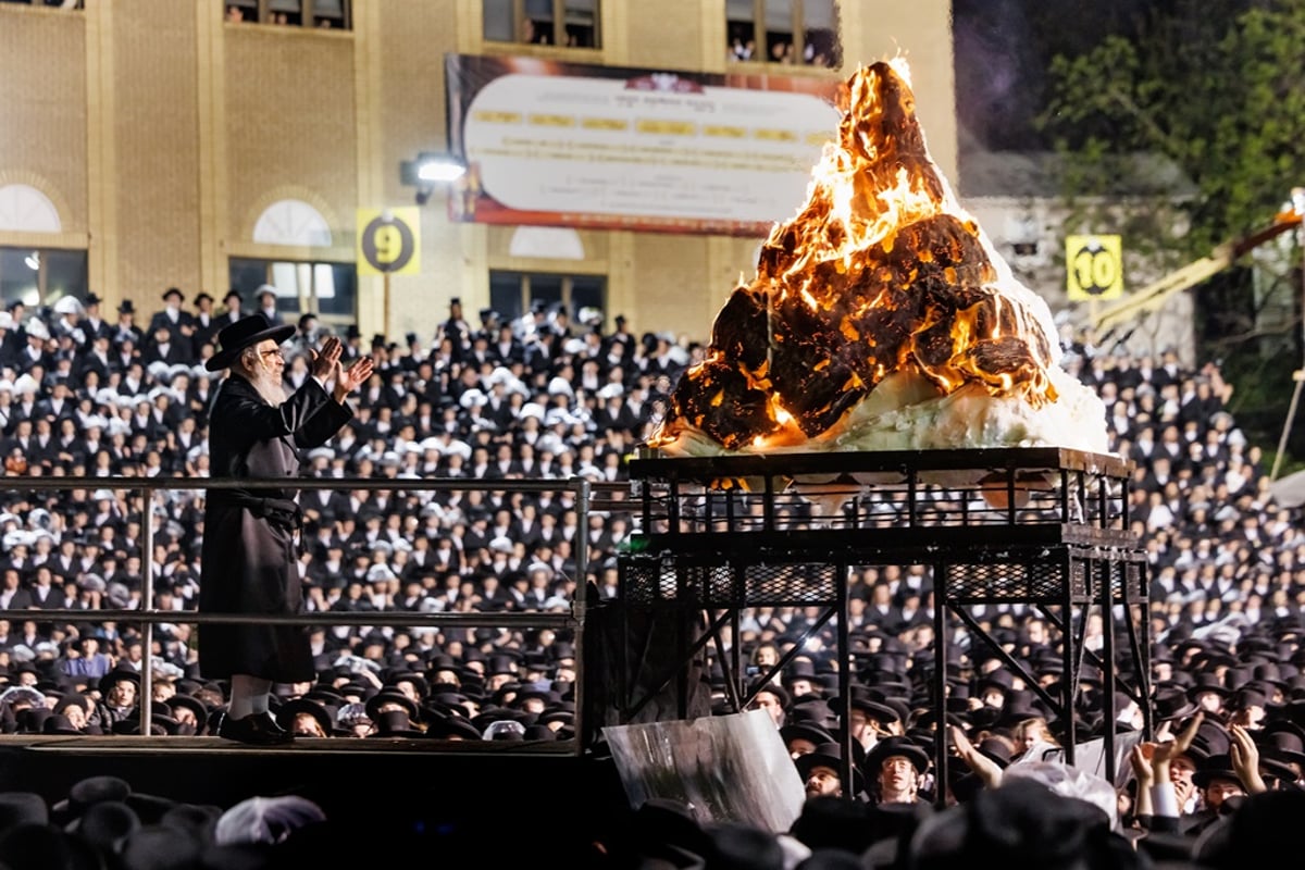 תיעוד ענק: מעמד ההדלקה בחסידות סאטמר