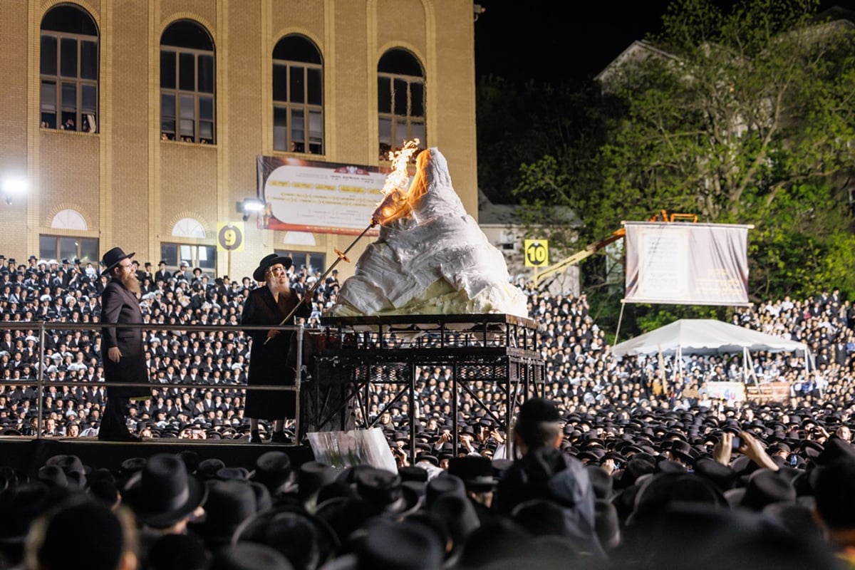 תיעוד ענק: מעמד ההדלקה בחסידות סאטמר