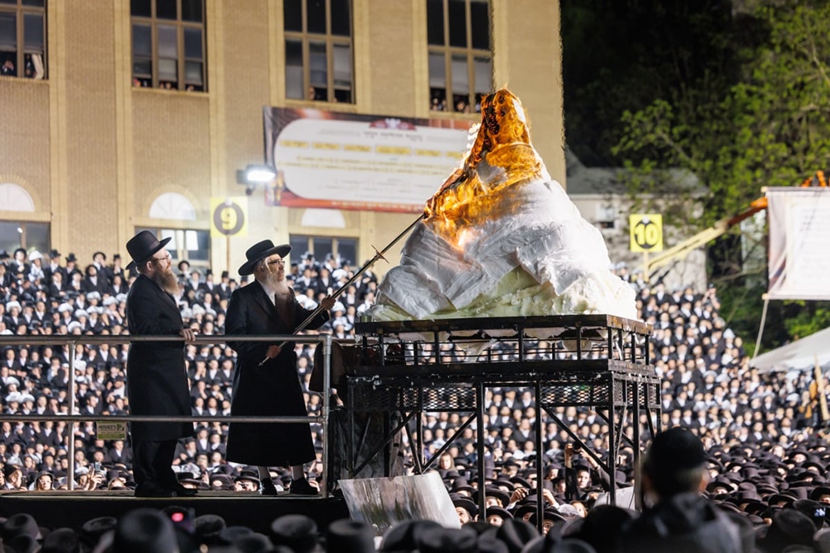 תיעוד ענק: מעמד ההדלקה בחסידות סאטמר