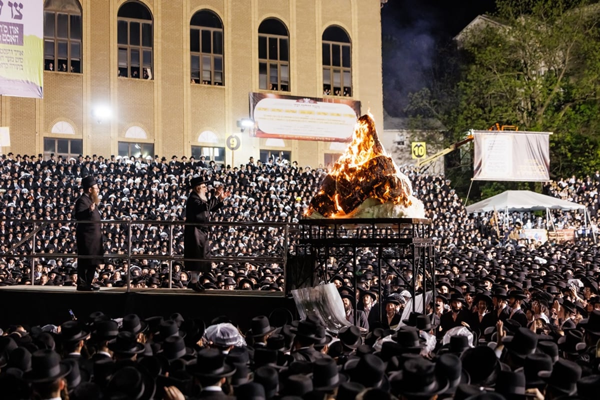 תיעוד ענק: מעמד ההדלקה בחסידות סאטמר