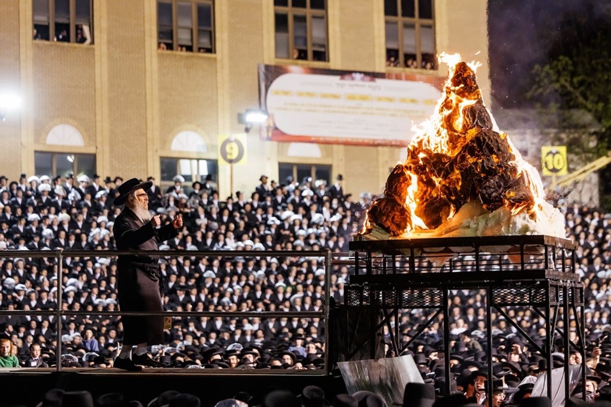 תיעוד ענק: מעמד ההדלקה בחסידות סאטמר