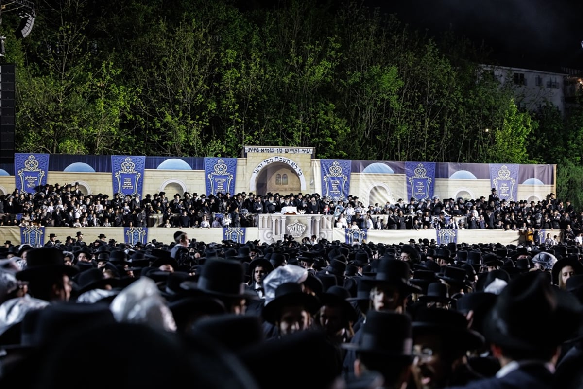 תיעוד ענק: מעמד ההדלקה בחסידות סאטמר