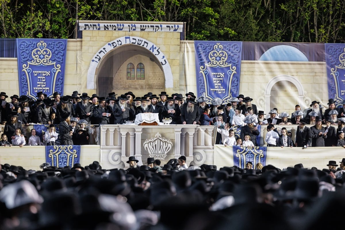 תיעוד ענק: מעמד ההדלקה בחסידות סאטמר