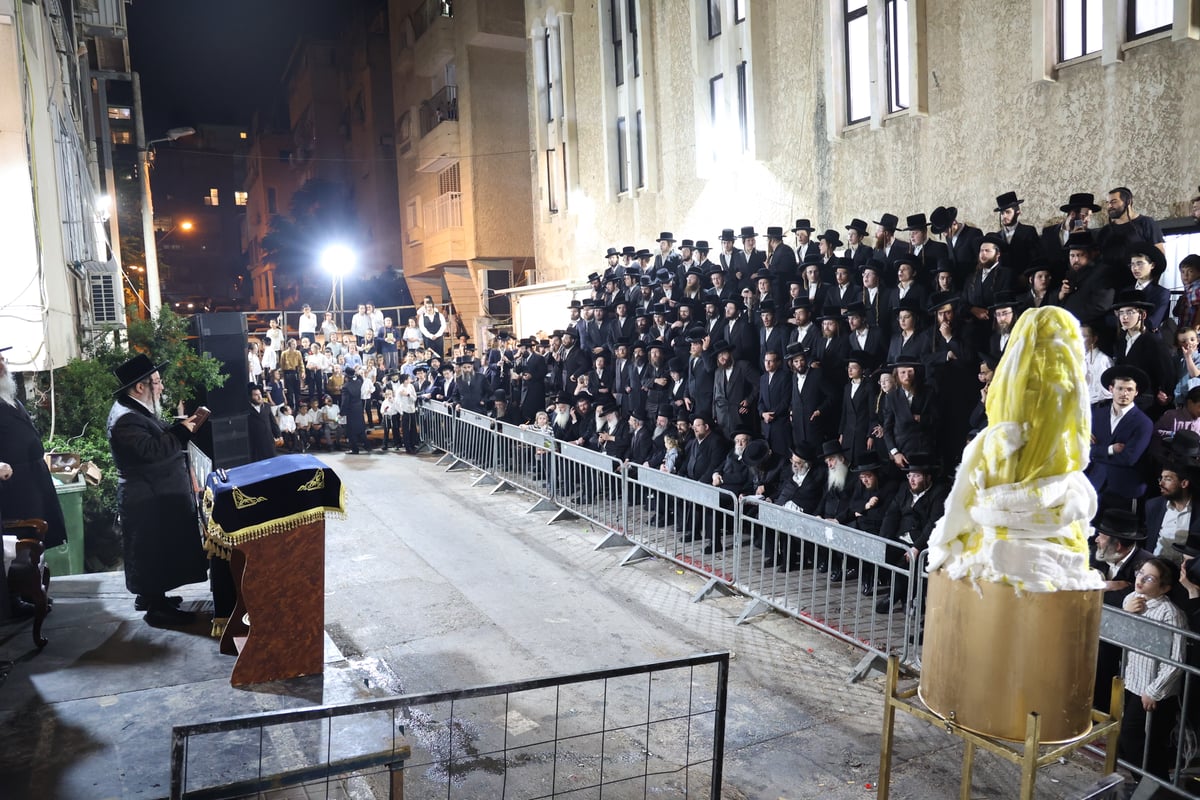 תיעוד: ל"ג בעומר בחסידות ביאלה בני ברק