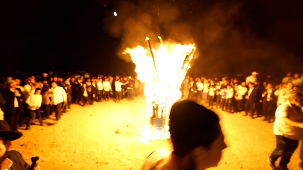 מעמד ההדלקה בראשות ה'ינוקא' - ביער צרעה