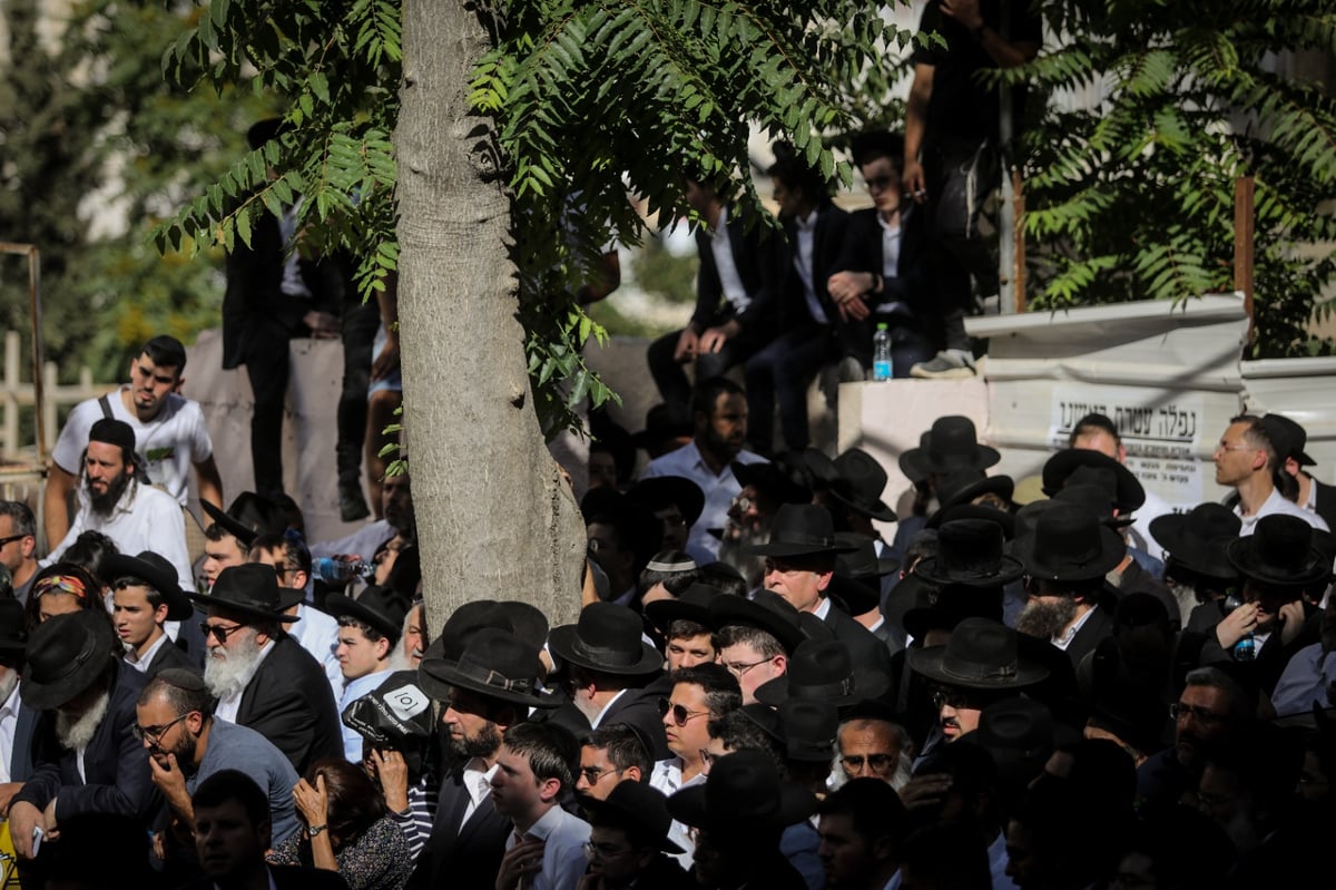 תיעוד מסע הלווייתו של הרב אורי זוהר זצ"ל