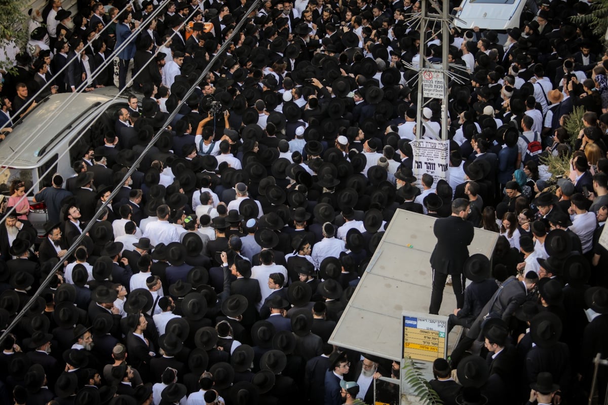 תיעוד מסע הלווייתו של הרב אורי זוהר זצ"ל