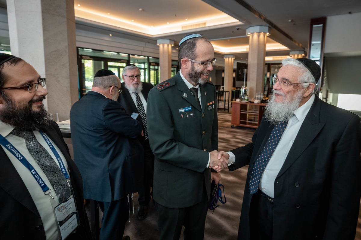 אלי איטקין מגיש: 350 רבנים התכנסו במינכן