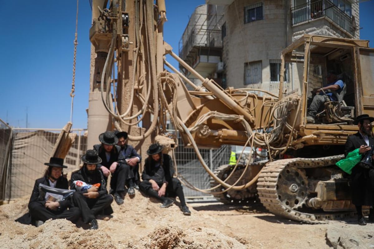 'העדה' שבו להפגין; העבודות נעצרו | תיעוד