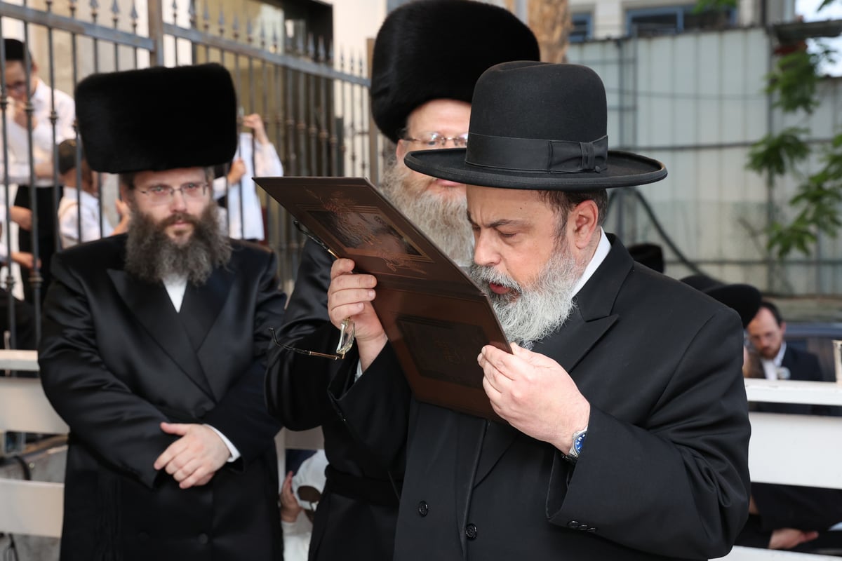 עורך 'הדרך' חיתן את בתו, כולם התייצבו • צפו