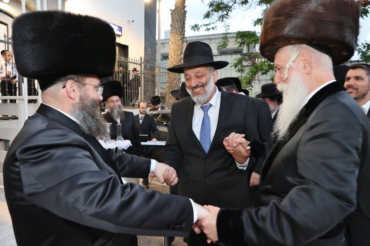 עורך 'הדרך' חיתן את בתו, כולם התייצבו • צפו