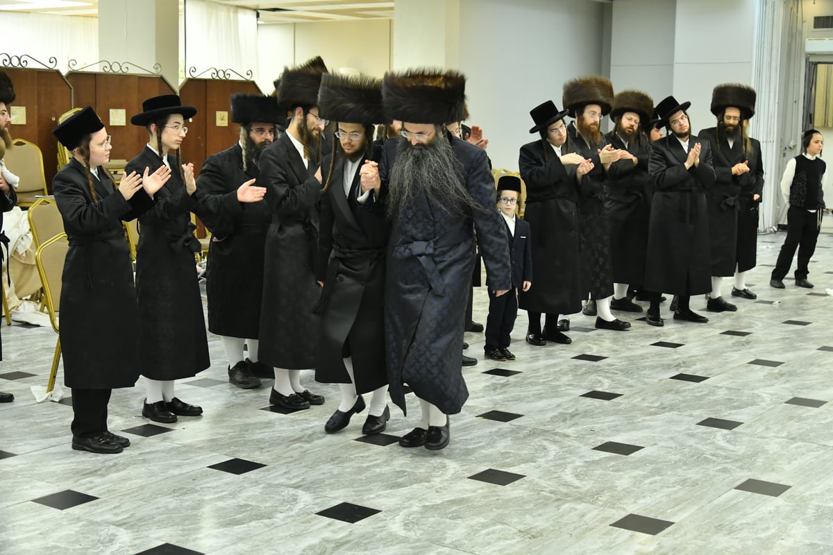 שמחת החתונה בחצרות ספינקא סאסרעגן - מאקווא