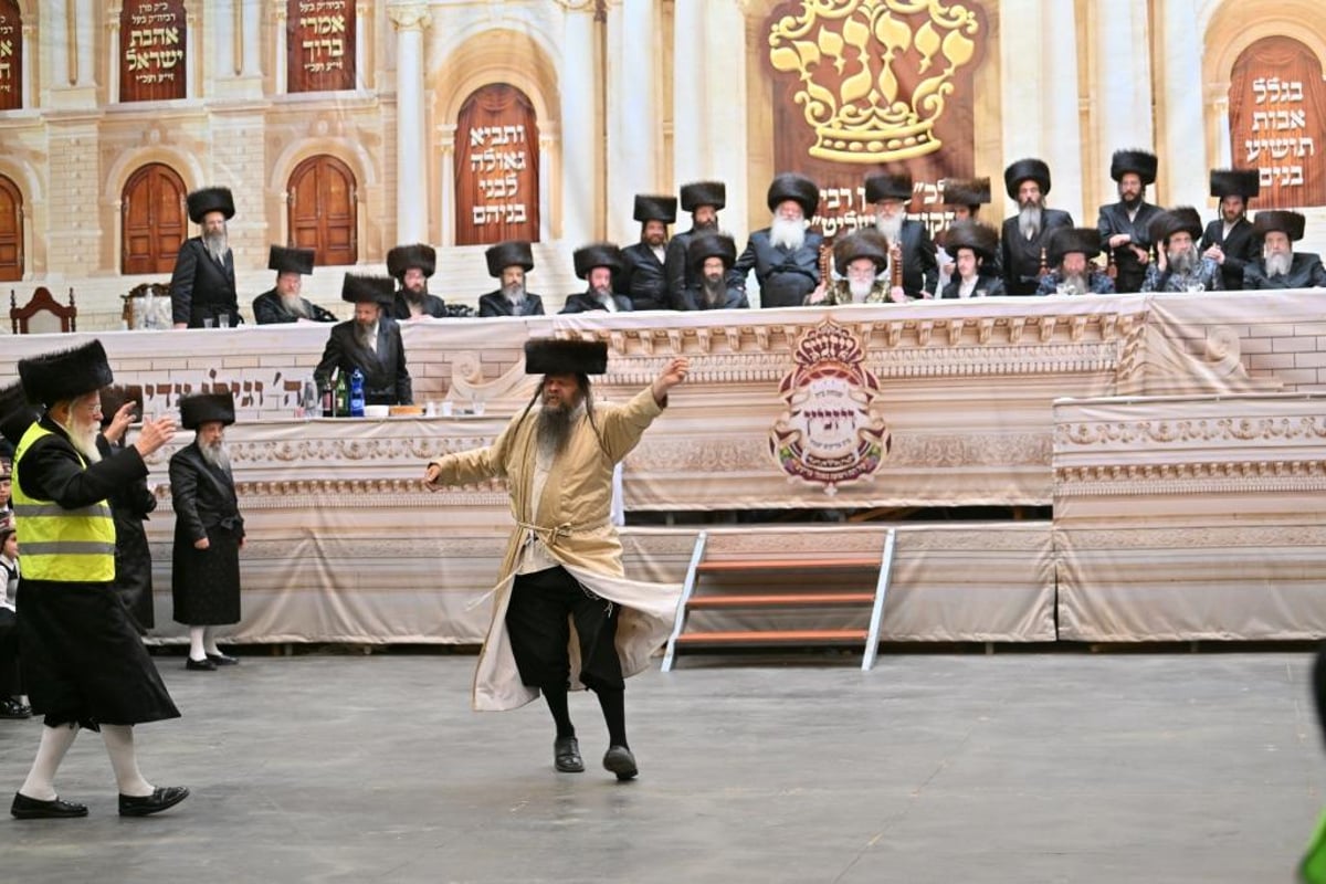 בויז'ניץ חגגו שבע ברכות עם הגר"ש עמאר