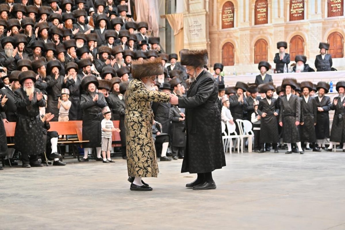 בויז'ניץ חגגו שבע ברכות עם הגר"ש עמאר