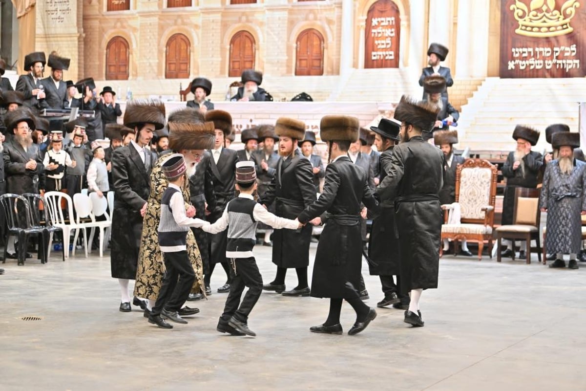 בויז'ניץ חגגו שבע ברכות עם הגר"ש עמאר