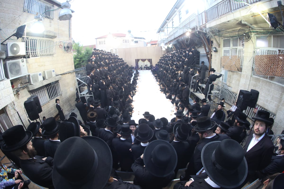 יארצייט בפינסק קרלין; האדמו"ר נשא דברים