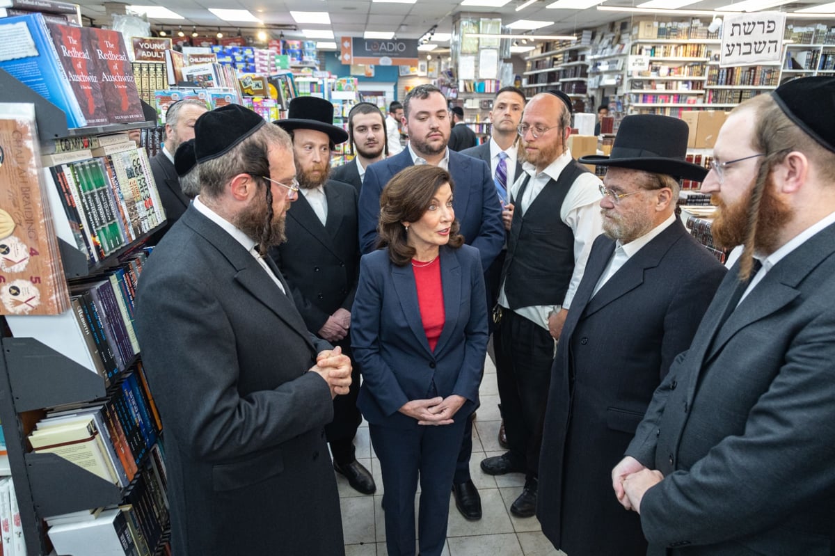 כשמושלת ניו-יורק ביקרה בחנות היודאיקה • צפו