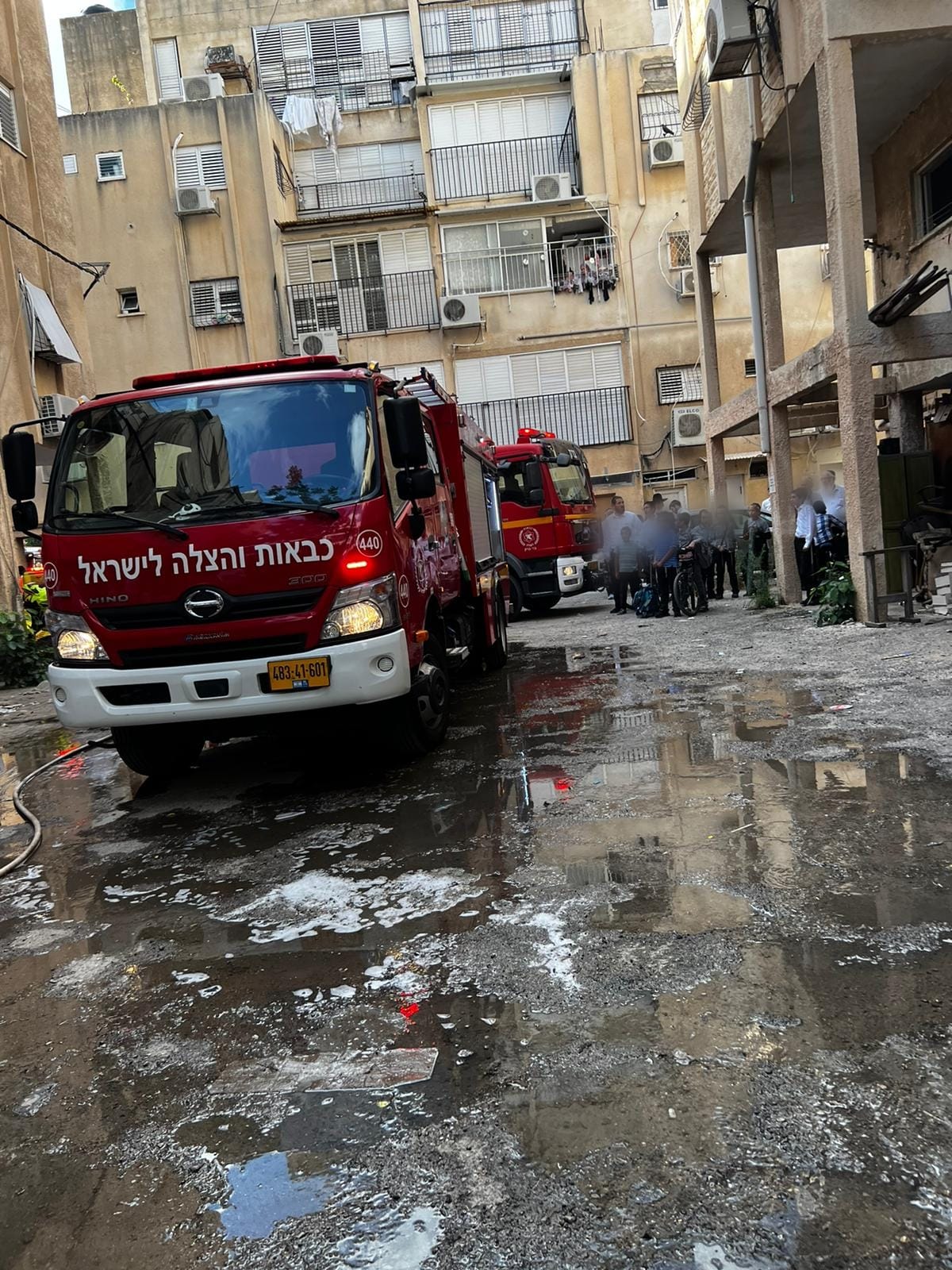 בני ברק: שריפה פרצה מתחת לבניין מגורים