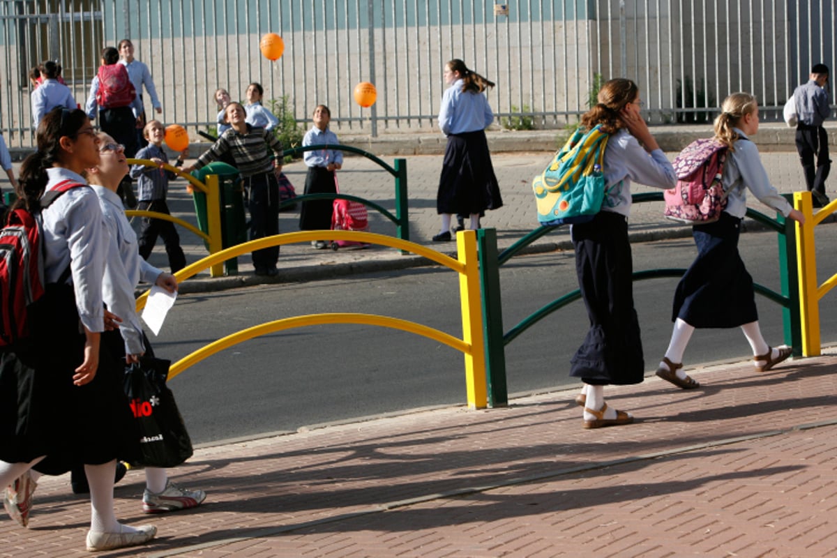 מימון הלימודים כדי להקל על ההורים הכורעים תחת המעמסה והנטל