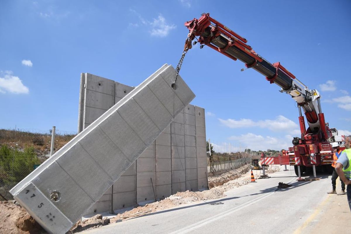 צה"ל החל בהקמת מכשול ביטחוני בגדר ההפרדה; צפו