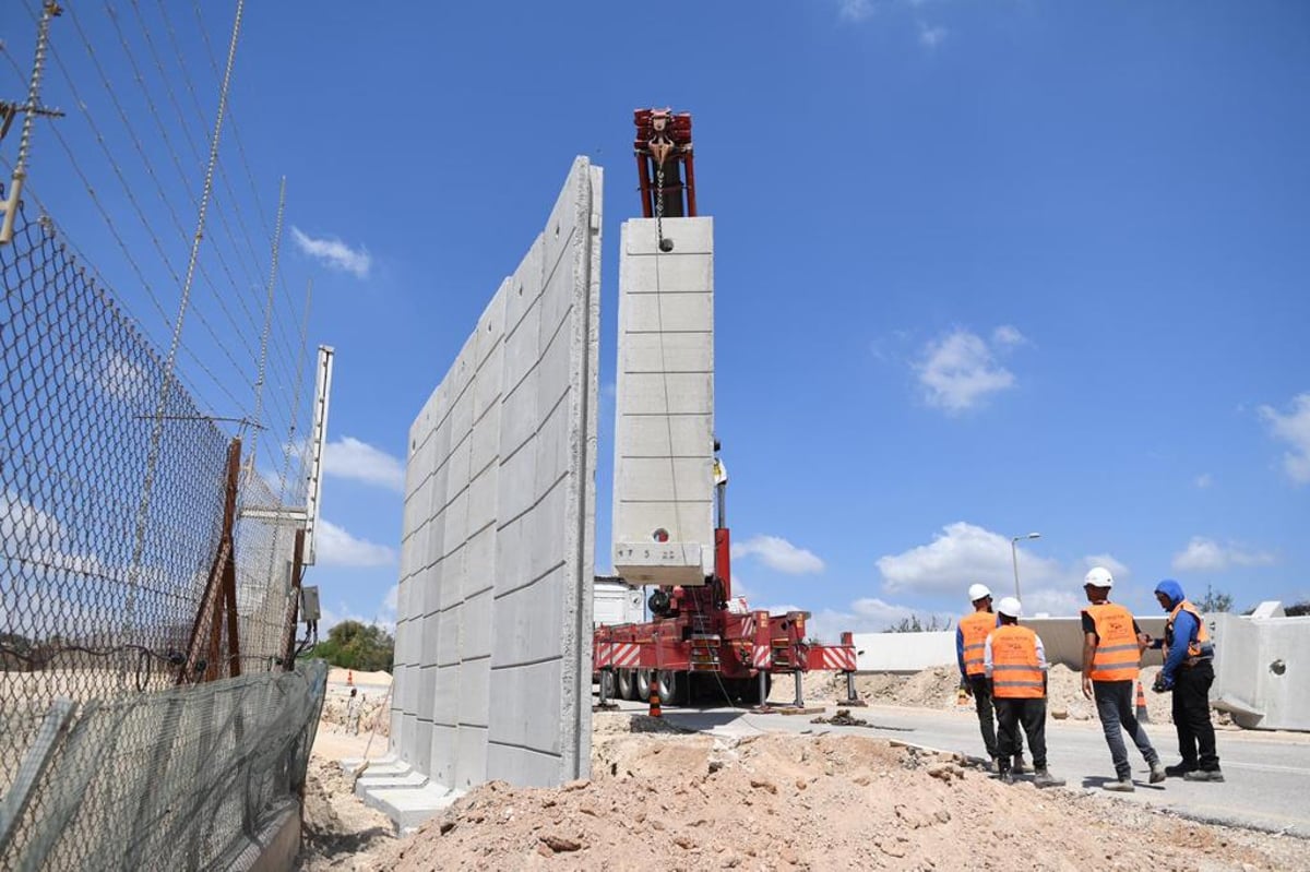 צה"ל החל בהקמת מכשול ביטחוני בגדר ההפרדה; צפו