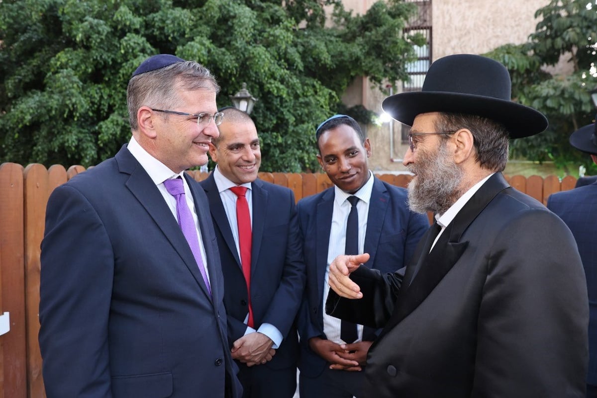 רבנים ופוליטיקאים בחתונת גפני • תיעוד ענק