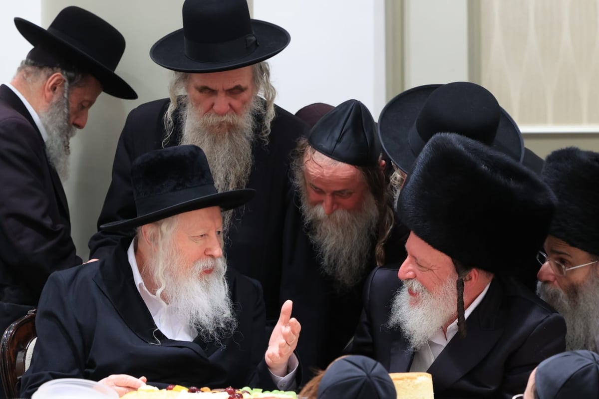 הרבי מגור בשבע ברכות לנכדת מנכ"ל החסידות