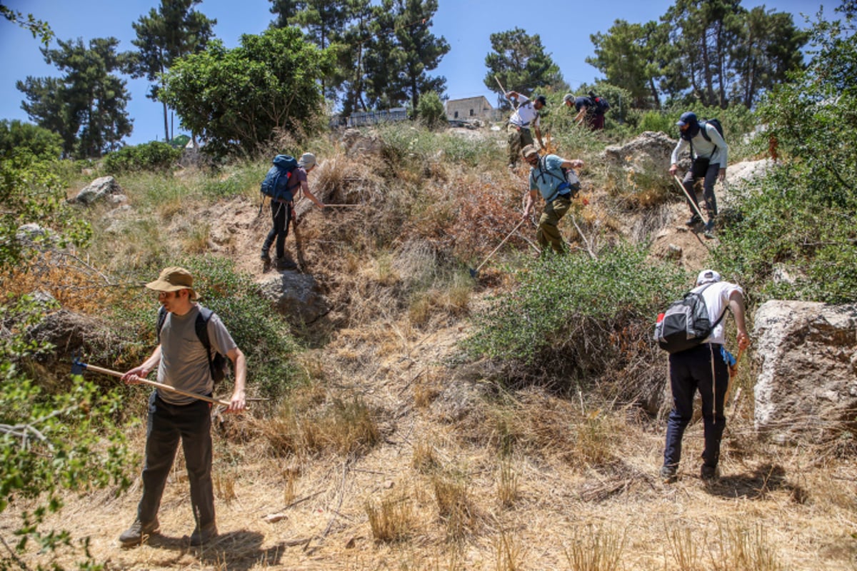 עשרות בחיפושים נרחבים אחרי הנעדר מוישי קליינרמן, נמצאו בגדים