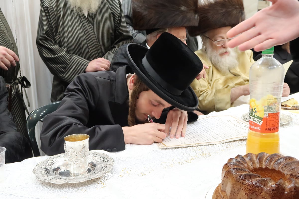 שמחת האירוסין לנכדת הרבי מתולדות אהרן