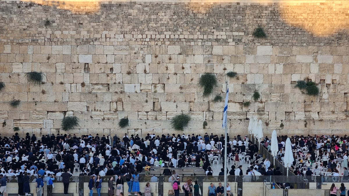 צאת הצום ברחבת הכותל המערבי • תיעוד