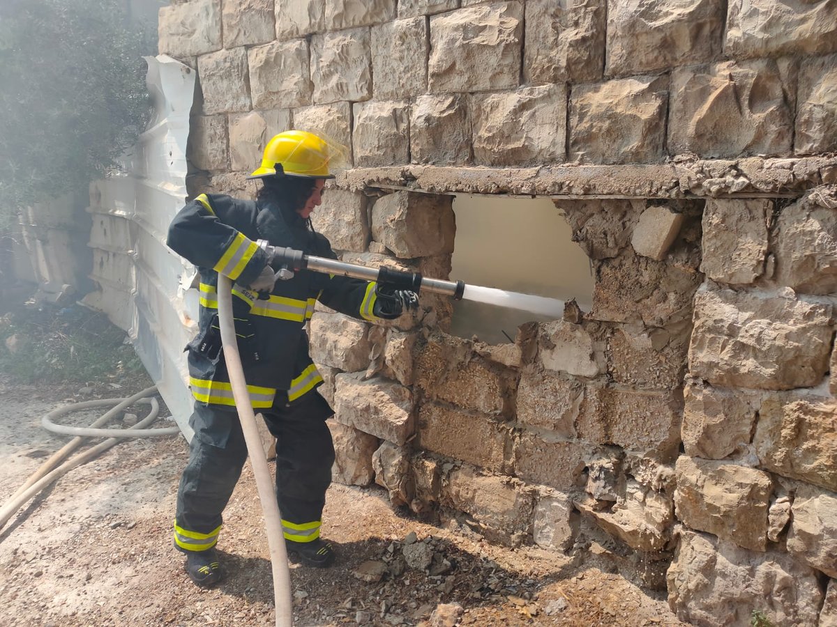 כך הלוחמים כיבו שריפה במבנה נטוש • צפו