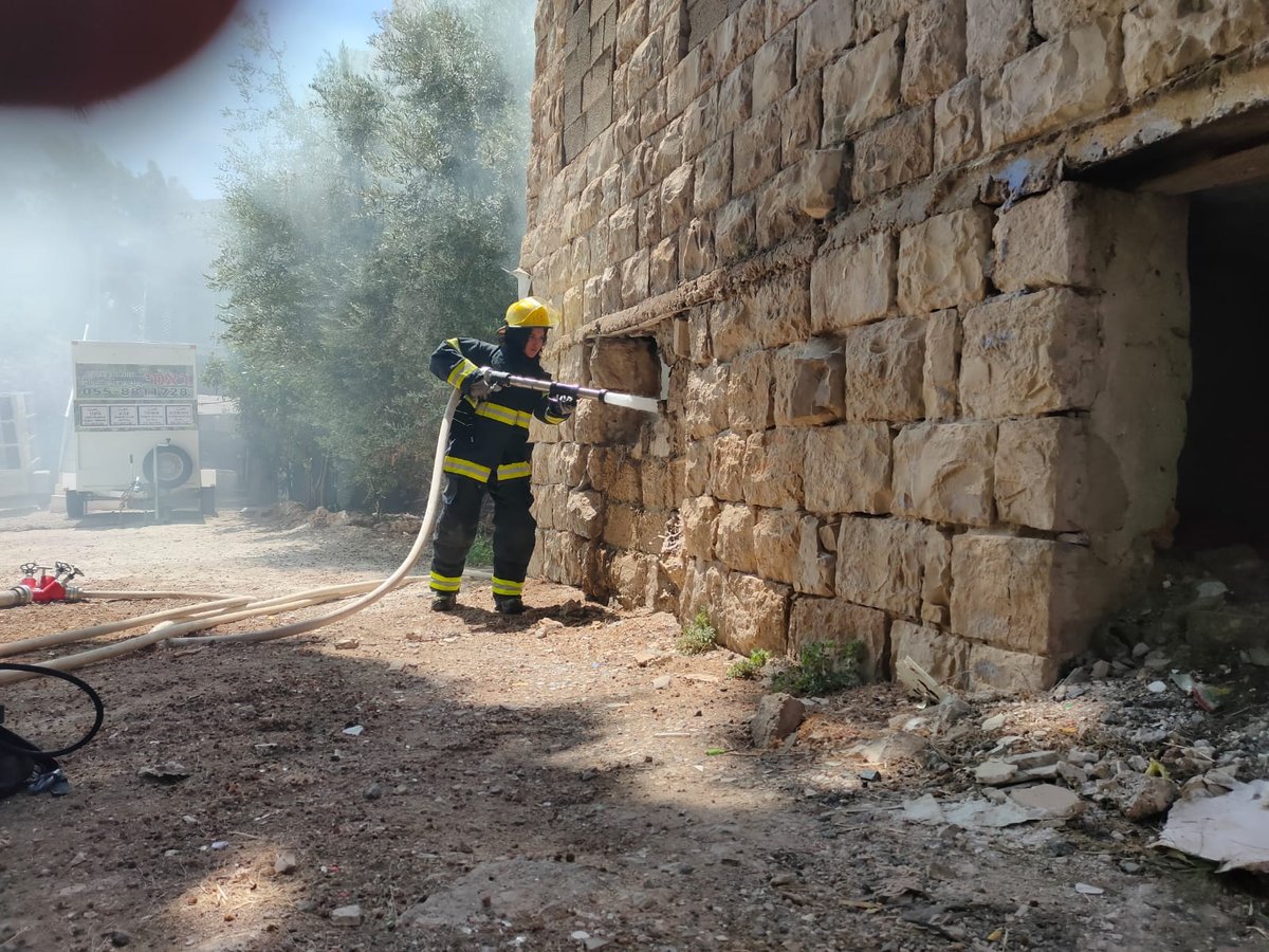 כך הלוחמים כיבו שריפה במבנה נטוש • צפו