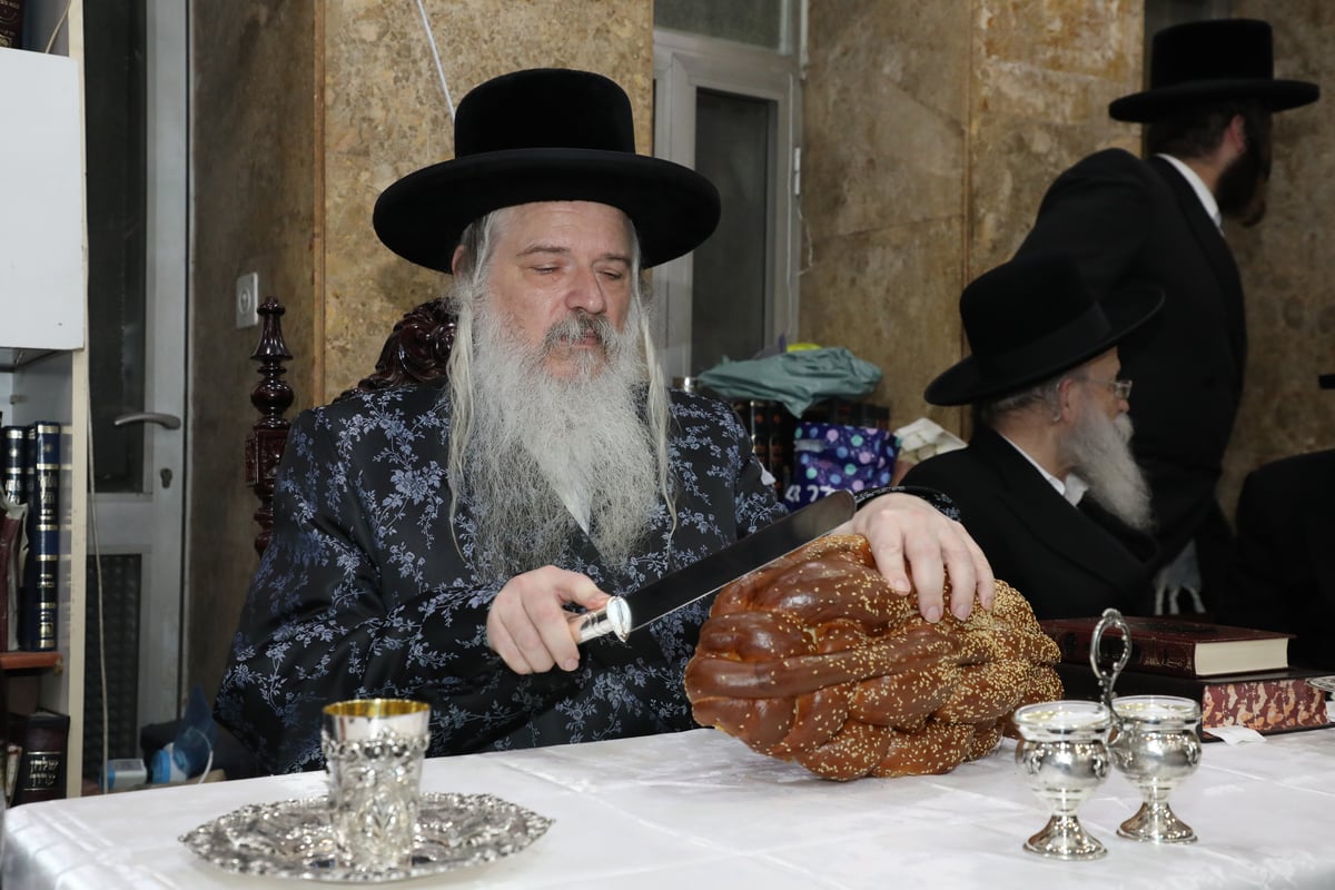 הרבי מבלאזוב ערך טיש יארצייט לאביו זצ"ל