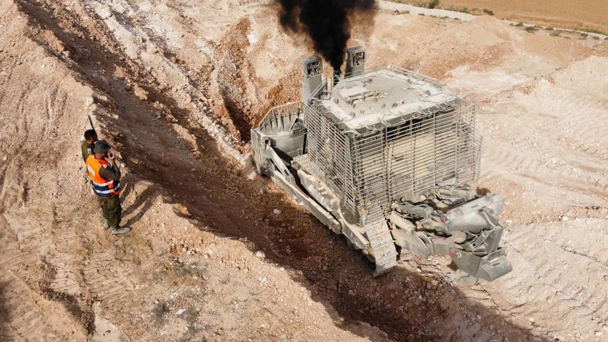 צה"ל מחזק את המכשול ההנדסי במדבר יהודה