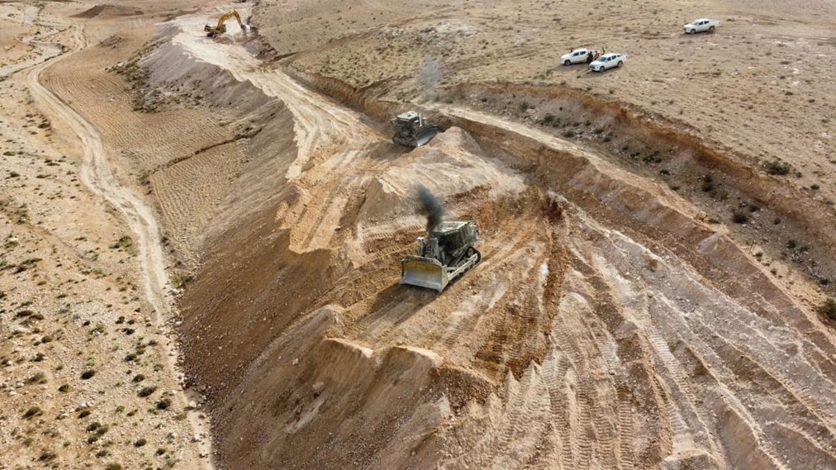 צה"ל מחזק את המכשול ההנדסי במדבר יהודה