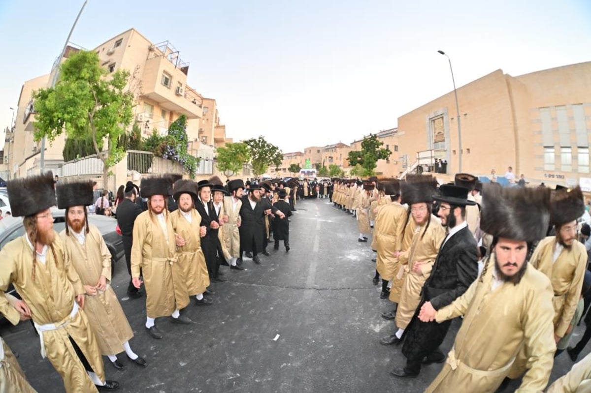 חסידי תוא"י בביתר חגגו הכנסת ספר תורה