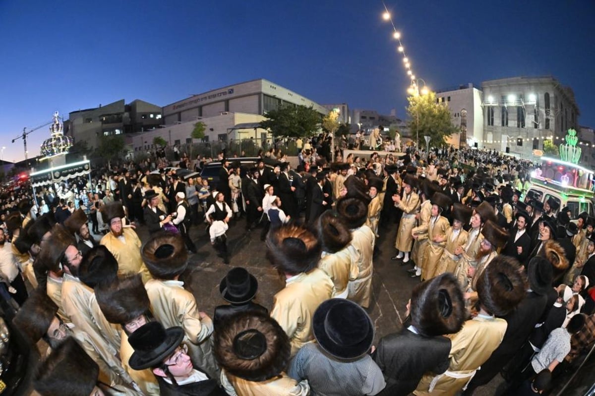 חסידי תוא"י בביתר חגגו הכנסת ספר תורה