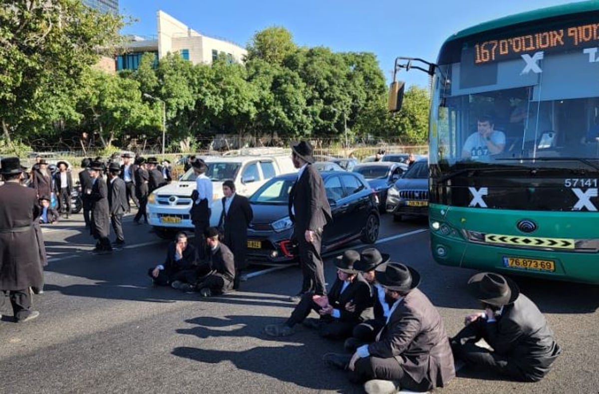 ההפגנה שהחלה בשעה 17:30