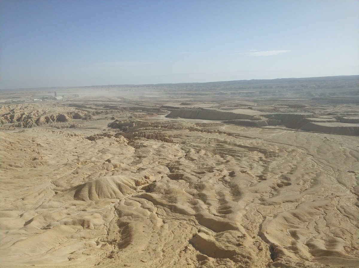 הר צין בנגב שלפי דברי הג"ר אורי הולצמן הוא "הֹר "הָהָר" שבראשו נפטר אהרן הכהן שמתאים לתאורי חז"ל "תפוח על גבי הר"