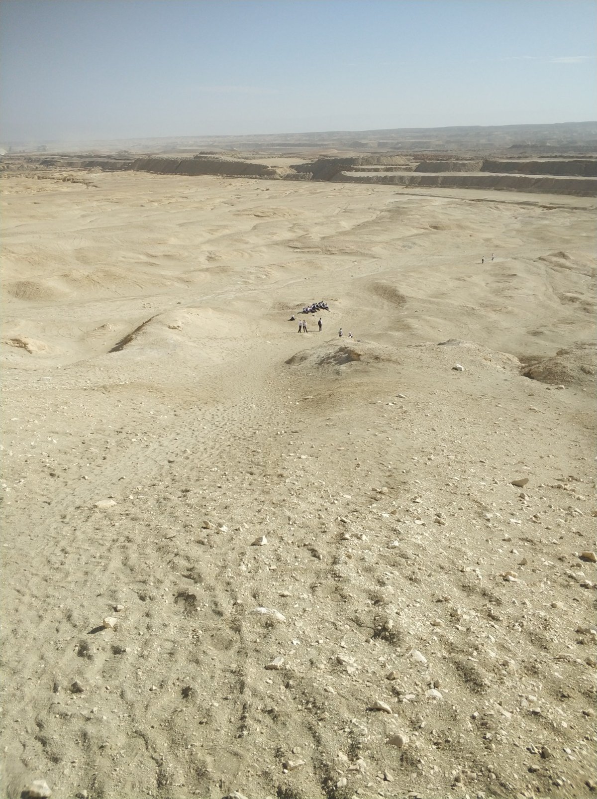 הר צין בנגב שלפי דברי הג"ר אורי הולצמן הוא "הֹר "הָהָר" שבראשו נפטר אהרן הכהן שמתאים לתאורי חז"ל "תפוח על גבי הר"