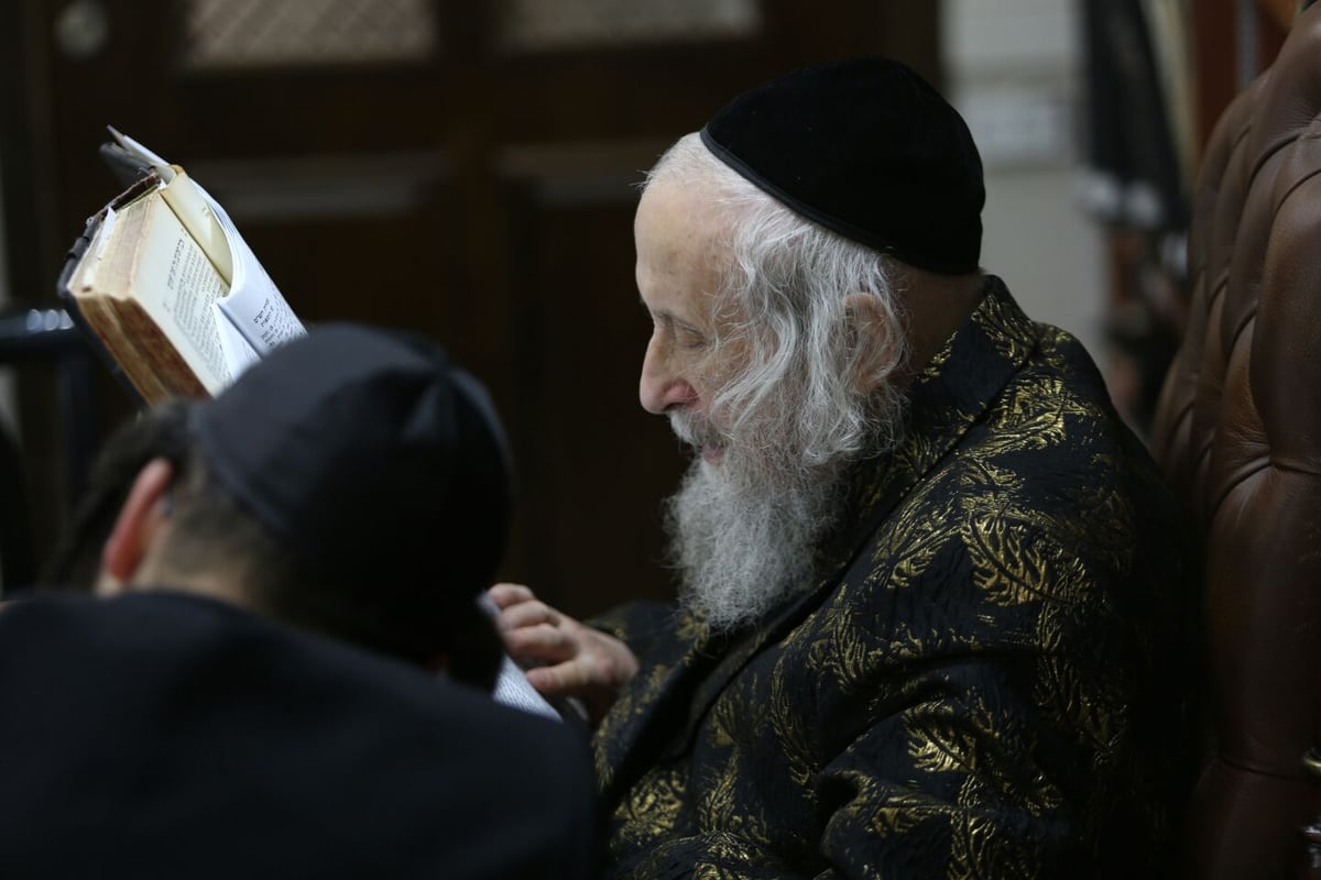 כשצלם 'כיכר' זכה להיכנס לחדר הגאב"ד ולתעד