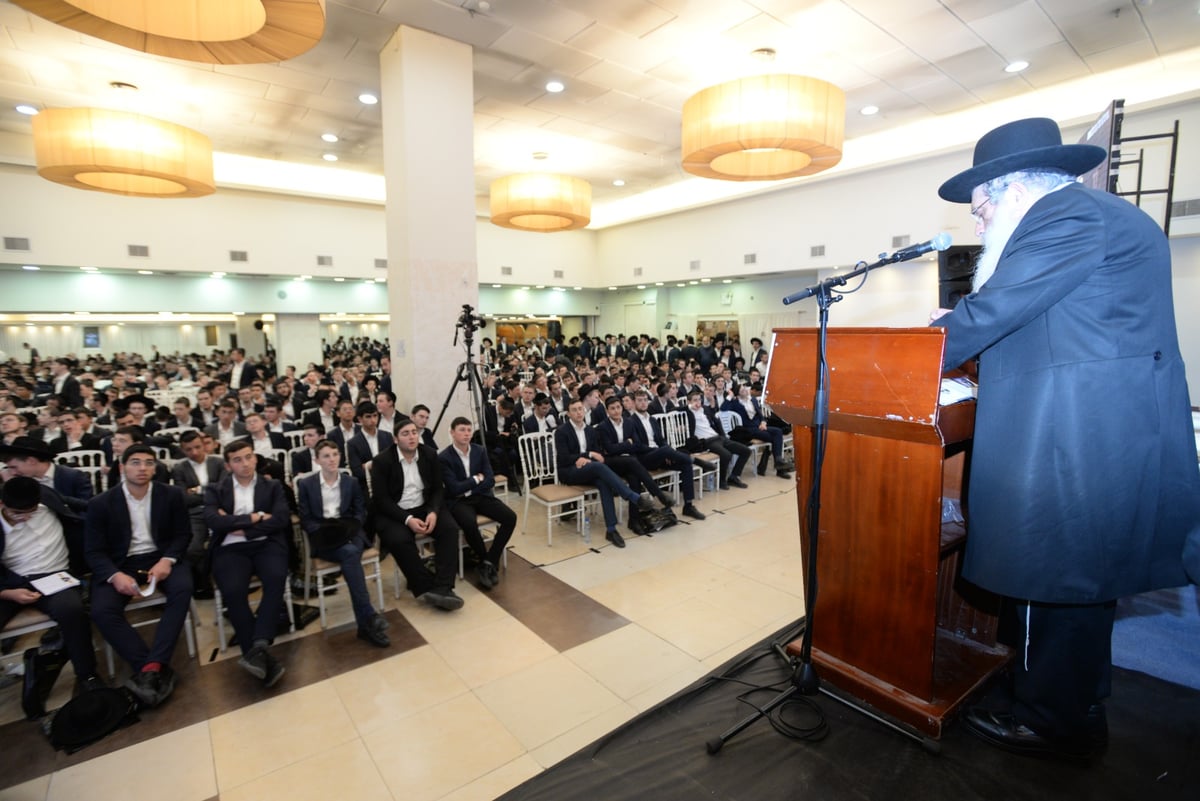 הגר"ג אדלשטיין לבני הישיבות: "הסקרנות מביאה לבטלה"