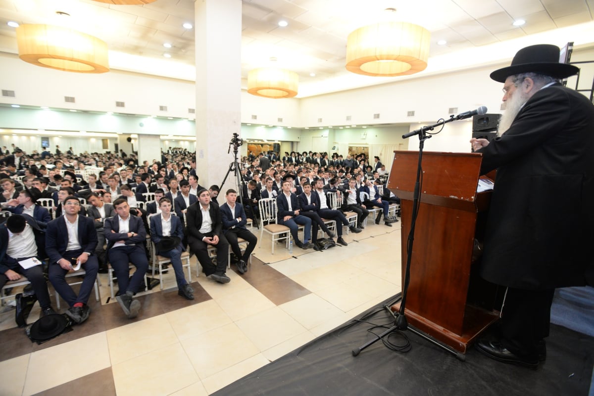 הגר"ג אדלשטיין לבני הישיבות: "הסקרנות מביאה לבטלה"