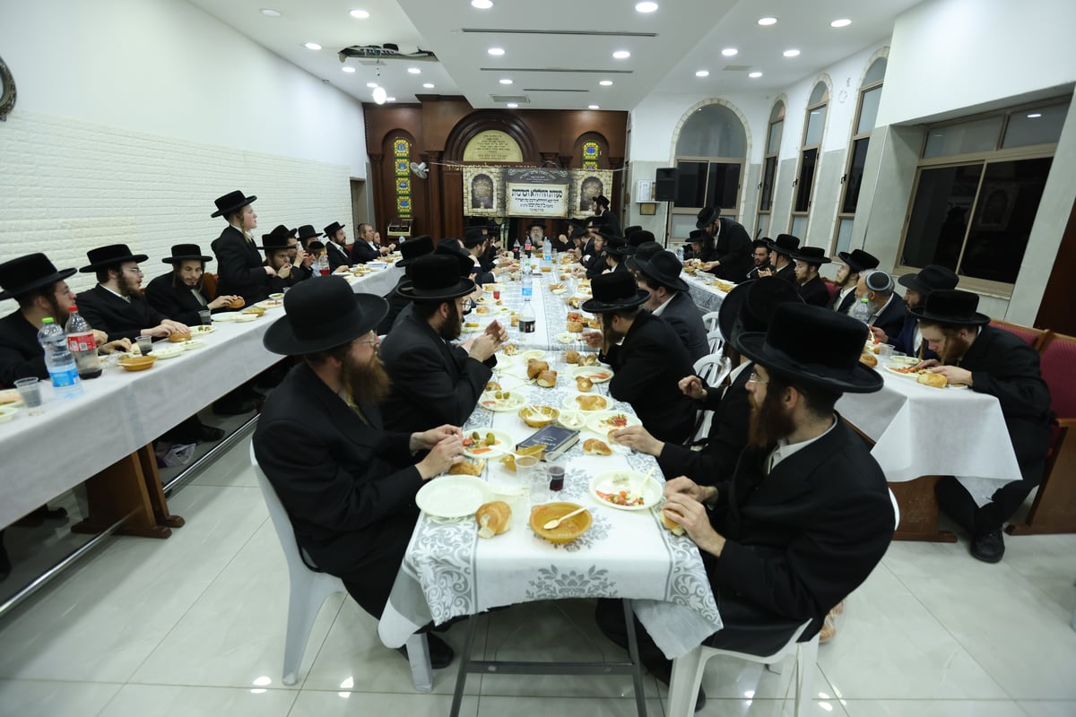 הרבי מקאמרנא ערך 'טיש' בעיר צפת