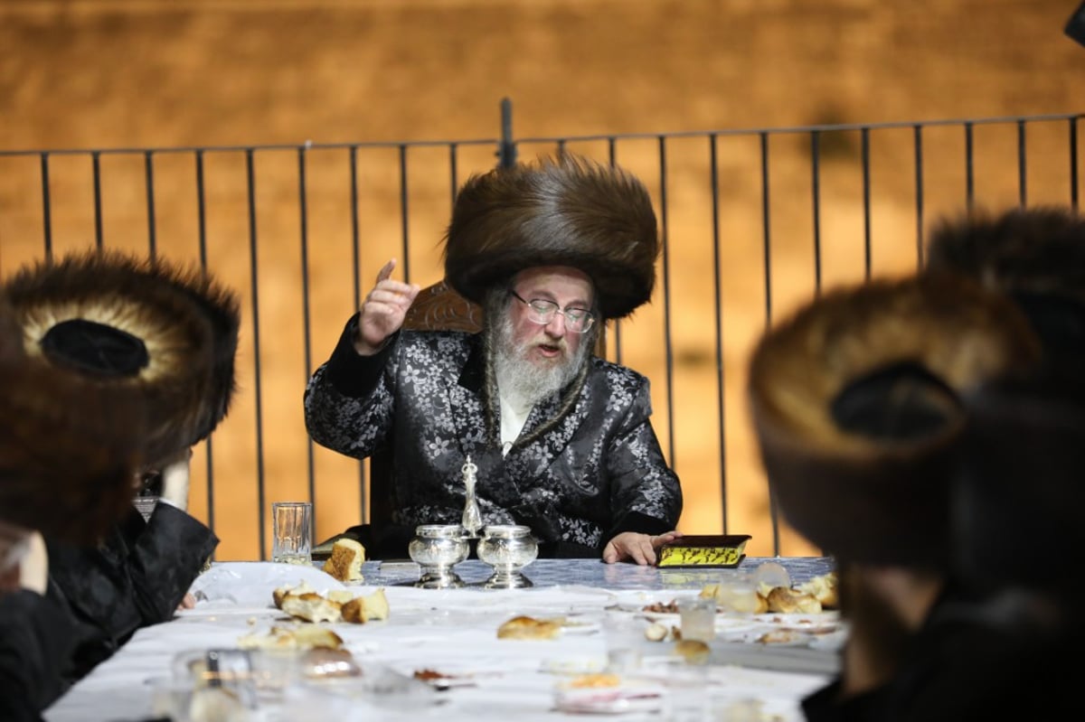 חסידי ביאלה ב"ב בשבת התאחדות בעיר העתיקה