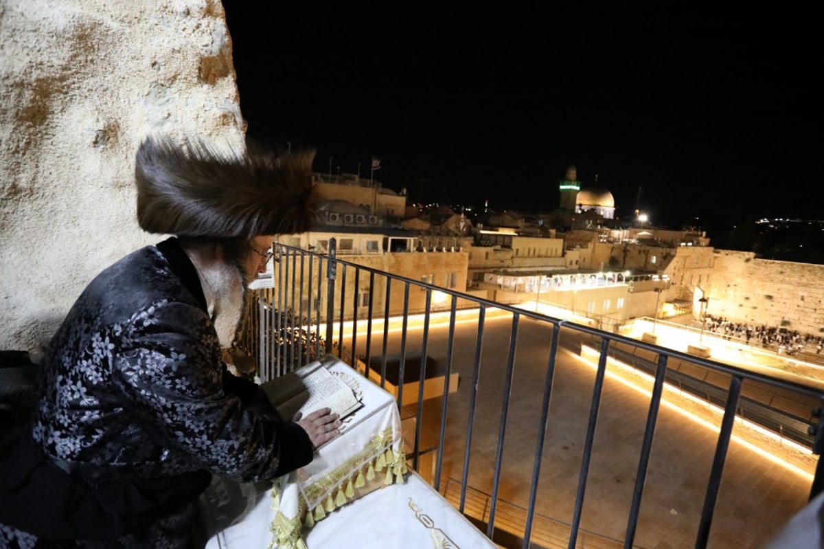 חסידי ביאלה ב"ב בשבת התאחדות בעיר העתיקה