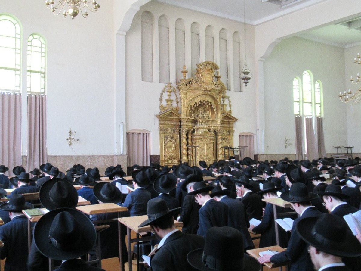 תיעוד: תשעה באב בהיכל ישיבת פוניבז'