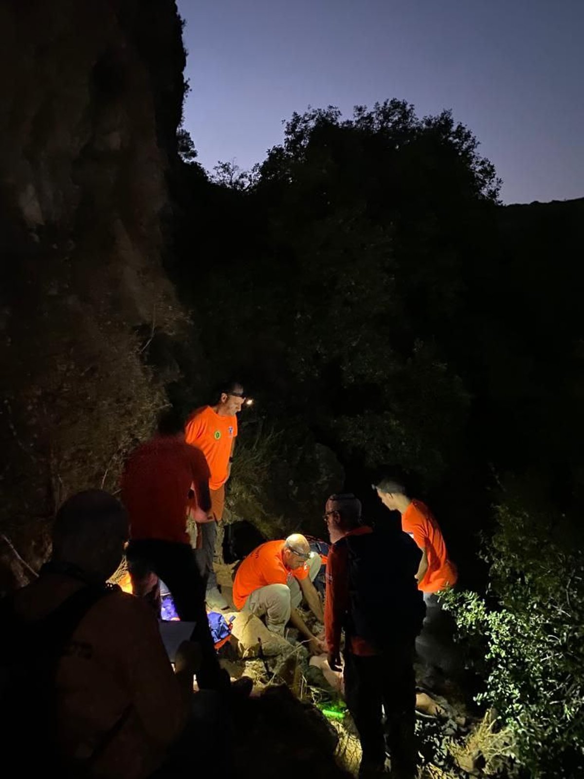 אמא ועשרה ילדיה נתקעו בנחל לוטם וחולצו