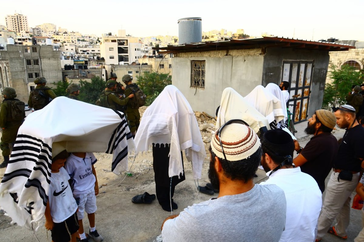 העלייה השנתית לקברו של עתניאל בן קנז