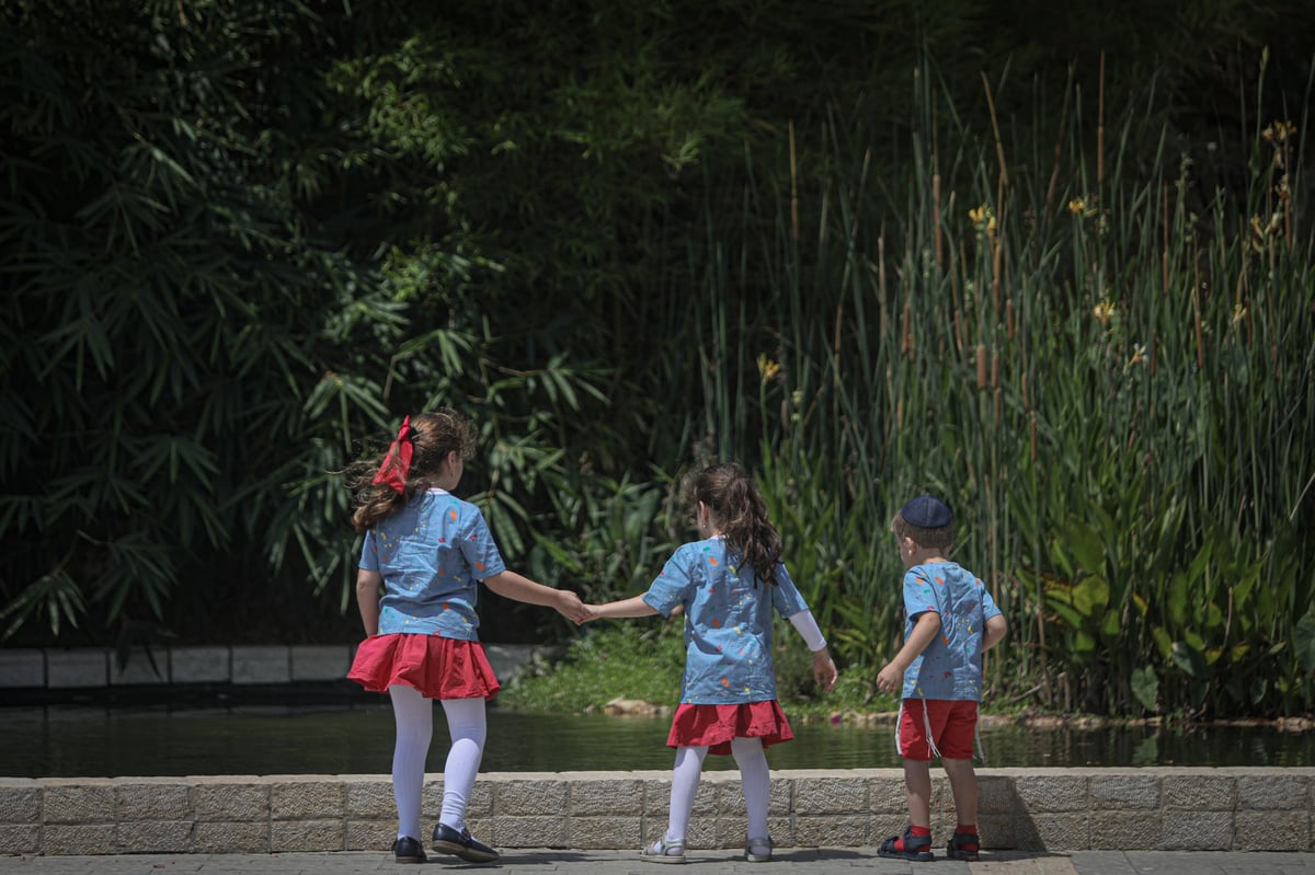 חיים גולדברג תיעד את המבקרים החרדים ב'אקווריום'